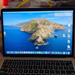 Apple MacBook Air 13” Retina 128 GB with software and A